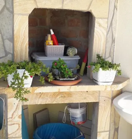 Studio And Terrace And Kitchen And Sea View Sleeps 2 דירה